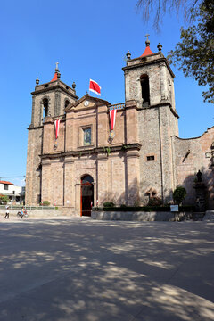 Fachada de la Parroquia de San Antonio de Padua en Tultitl&aacute;n, Estado de M&eacute;xico, M&eacute;xico. Siglo XVI.