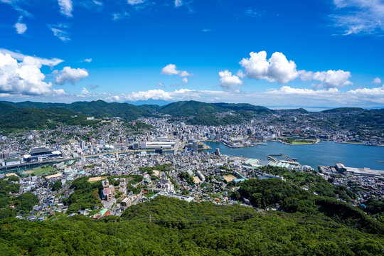 稲佐山山頂展望台から見る長崎市内の風景