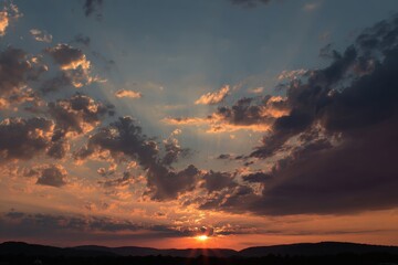 Obraz premium Stunning August Sunset Over the Mountains of Central Pennsylvania: A Breathtaking Evening Landscape