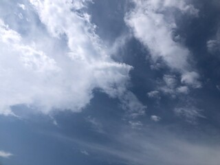 Obraz premium Blue sky and white clouds background