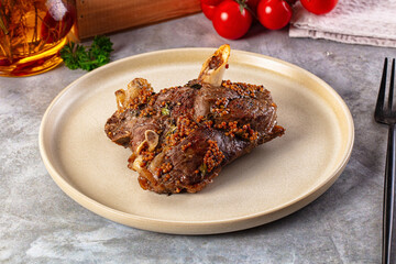Baked lamb leg with spices