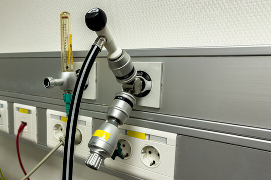 Medical gas supply system in a hospital room for patient care