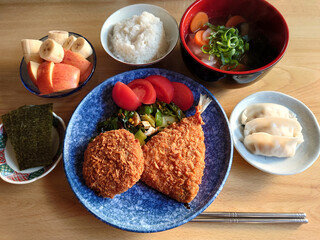 A classic dish found at local eateries: Mixed Fry Set Meal (fried horse mackerel and minced meat cutlet) - includes kenchinjiru soup, small dishes / 町の大衆食堂で食べる定番メニュー～ミックスフライ定食(アジフライとメンチカツ)，けんちん汁・デザート付