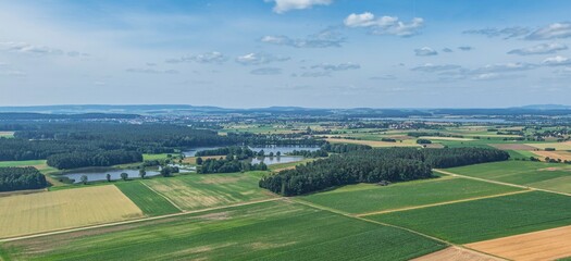 Fototapeta premium Blick ins Fränkische Seenland rund um das Dorf Eichenberg nahe der Gemeinde Haundorf