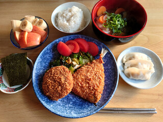 A classic dish found at local eateries: Mixed Fry Set Meal (fried horse mackerel and minced meat cutlet) - includes kenchinjiru soup, small dishes / 町の大衆食堂で食べる定番メニュー～ミックスフライ定食(アジフライとメンチカツ)，けんちん汁・デザート付