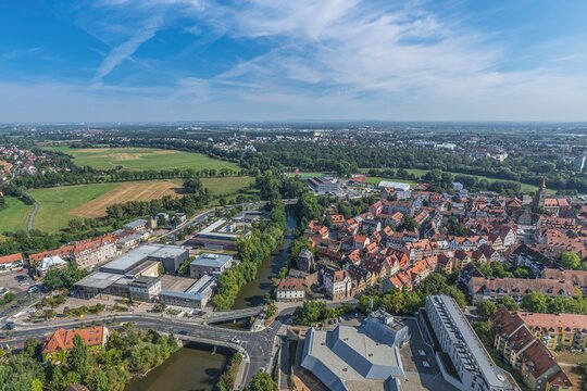 Die mittelfr&auml;nkische Stadt F&uuml;rth von oben, Ausblick auf die Stadtbezirke rund um das Rednitztal