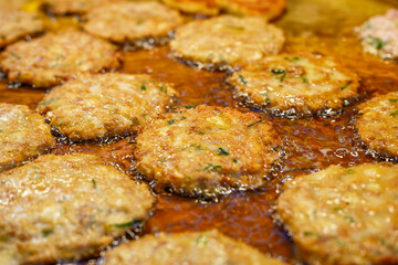 철판 위 맛있게 익고 있는 떡갈비