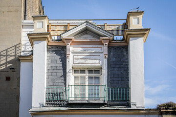 Old Building Facade with Balcony and Classical Architectural Details