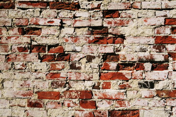 Détail de vielle façade en briques rouges et blanches.
