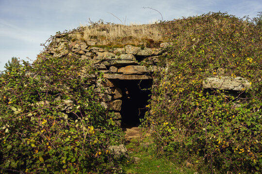 Shepherd's hut called 'Majada de las Desecadas' in Route of the Waterfalls of Puente Ra, Sierra Cebollera Natural Park, Cameros, La Rioja, Spain. Autumn season.
