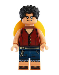 Obraz premium Dortmund - Deutschland 4. November 2025 - Lego Figur Ruffy blickt böse der Serie One Piece - Studio Aufnahme