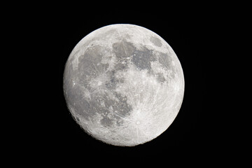 月　月齢13.92　満月1日前　大気の状態がとてもよく綺麗です