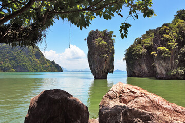 Island-vase in the sea