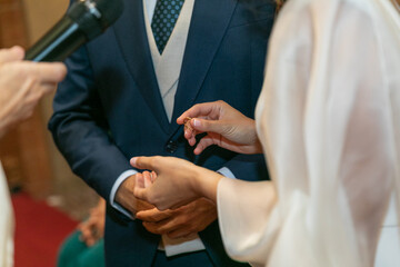 Obraz premium boda, novia, novio, anillas, ceremonia, par, amor, mujer, gente, casado, esposos, romance, participación, nupcial, esposa, digno, 2, desposar, anillos, alianza, casar, unión, matrimonio