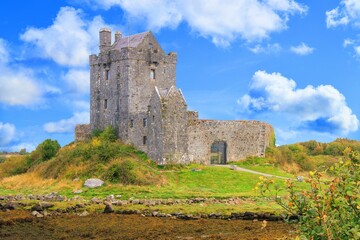 Fototapeta premium Dunguaire Castle is a 16th-century tower house located on the shores of Galway Bay near Kinvara, County Galway, Ireland.