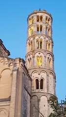 Uz&egrave;s