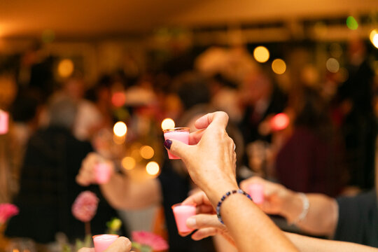 mujer, beldad, fiesta, noche, persona, bar, par, beber, celebraciones, mano, chupito, brindis, alcohol
