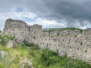 Fototapeta premium The medieval fortress of Kljucica (Krka National Park, Croatia) - Srednjovjekovna utvrda Ključica ili tvrđava Ključ (Značajni krajobraz Vodeni tok i kanjon Čikole, Hrvatska)