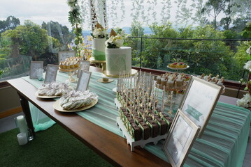 esa con pasabocas elegante