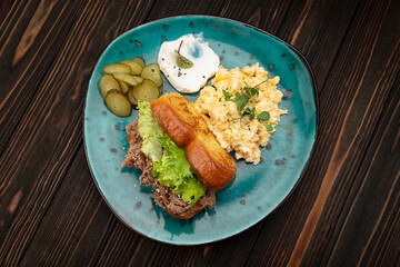 Veal Sandwich with Egg Scramble
