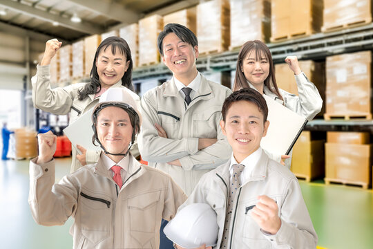 笑顔の作業員ビジネスチーム