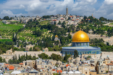 Naklejka premium The Dome of the Rock Mosque is a famous architectural monument. The building was built back in 691 and is considered one of the main shrines of Islam. It is a place of pilgrimage for Muslims from all 