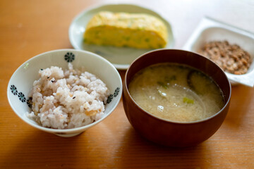 日本の伝統的な朝ご飯