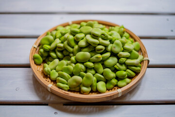 皮をむいたそら豆