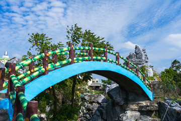 Blue sky and blue magpie bridge