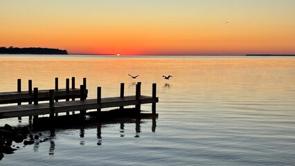 Fototapeta premium Sunrise over the Choctawhatchee bay 