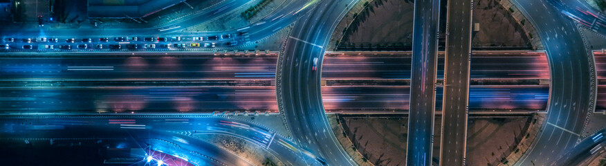 Expressway, Self-driving autonomous electric cars of the future with elements move along a busy traffic intersection. Artificial Intelligence, Car Scan, GPS Tracking, Smart Roads, IoT, highway