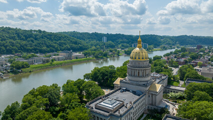 Naklejka premium Aerial View of the West Virginia State Capitol in Charleston with Gold Dome