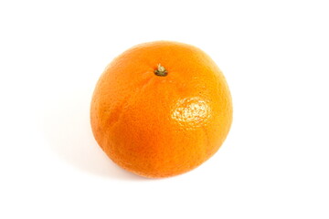 There is one tangerine lying on a white background.