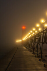Obraz premium Grand Haven South Pierhead at night