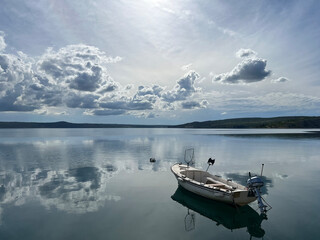 Promenade along the Adriatic Sea and beach in the Dalmatian tourist resort of Maslenica (Zadar, Croatia) - Šetnica uz Jadransko more i plaža u turističkom dalmatinskom naselju Maslenica (Hrvatska)