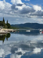 Fototapeta premium Promenade along the Adriatic Sea and beach in the Dalmatian tourist resort of Maslenica (Zadar, Croatia) - Šetnica uz Jadransko more i plaža u turističkom dalmatinskom naselju Maslenica (Hrvatska)