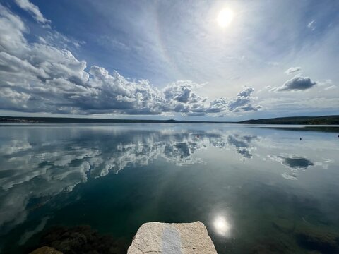 Promenade along the Adriatic Sea and beach in the Dalmatian tourist resort of Maslenica (Zadar, Croatia) - &Scaron;etnica uz Jadransko more i plaža u turističkom dalmatinskom naselju Maslenica (Hrvatska)