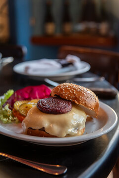 Hamburquesa con queso y cebolla