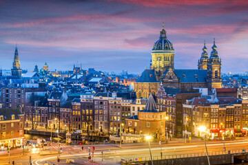 Obraz premium Amsterdam, Netherlands town cityscape over the Old Centre District with Basilica of Saint Nicholas 875