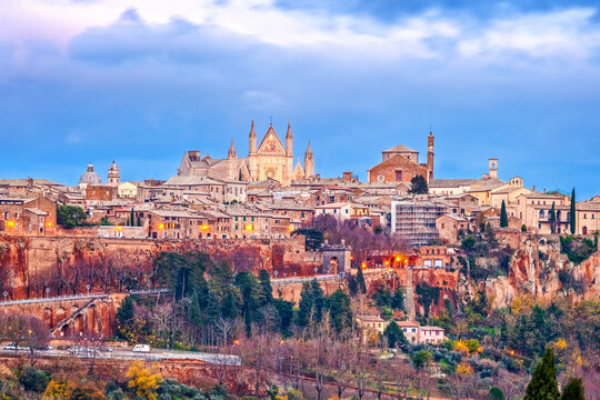 Orvieto, Umbria, Italy Medieval Skyline 812