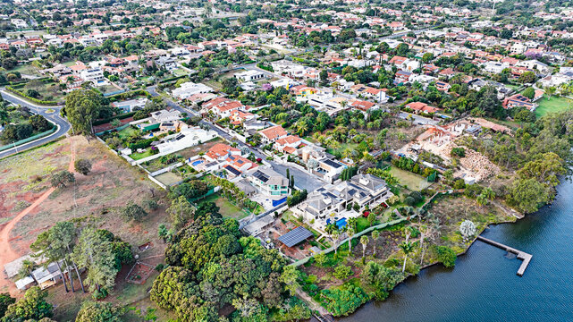 Bras&iacute;lia, Brazil, 2023. Aerial view of  the high-income houses of Court (Quadra) 14 of the Housing Sector of North Lake (SHLN QL - 14)
