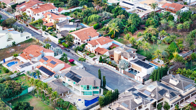Bras&iacute;lia, Brazil, 2023. Aerial view of  the high-income houses of Court (Quadra) 14 of the Housing Sector of North Lake (SHLN QL - 14)
