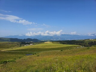 Naklejka premium Panoramic View of Valpantena Foothills Italy on Sunny Day