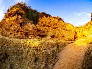 Bizarre Gesteine in der Algarve