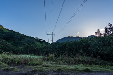 Obraz premium Moanalua Valley Trail , Honolulu, Oahu, Hawaii. Koʻolau Range / shield volcano.