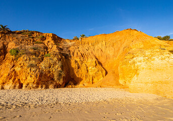 Bizarre Gesteine in der Algarve