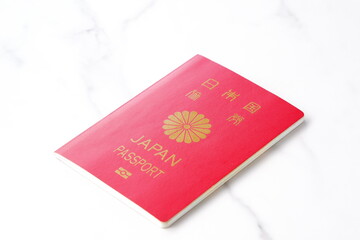 パスポート - パスポート（一般旅券10年用赤色）を用意して、海外旅行を計画しているイメージ
