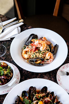 Pasta with mussels and shrimp