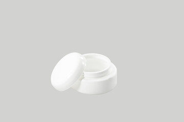 Pl&aacute;stico PET Blanco Opaco sobre Fondo Gris