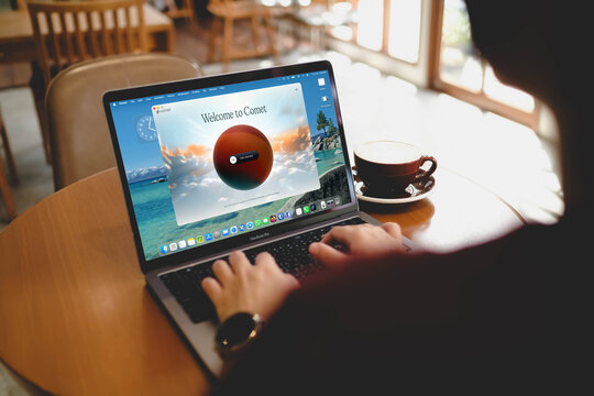 Bangkok, Thailand. November 6, 2025; A user setting up or viewing the "Welcome to Comet" screen on a macOS device, likely a new operating system or application.